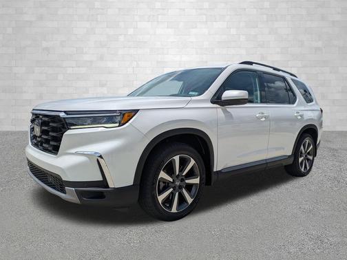 Platinum White Pearl 2023 Honda Pilot Touring 8-Passenger