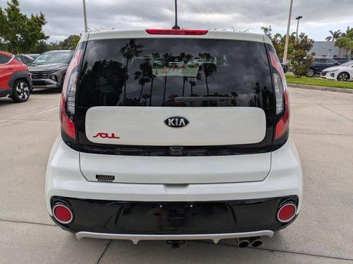 Clear White 2017 Kia Soul !