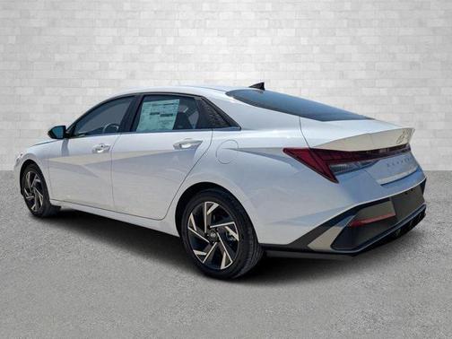 2025 Hyundai ELANTRA SEL