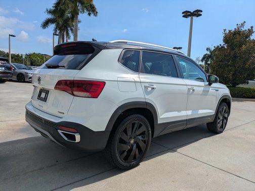 Pure White 2024 Volkswagen Taos 1.5T SE