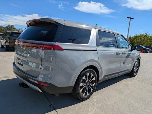 2024 Kia Carnival EX