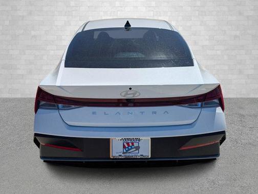 2025 Hyundai ELANTRA SEL