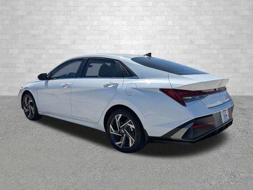 2025 Hyundai ELANTRA SEL