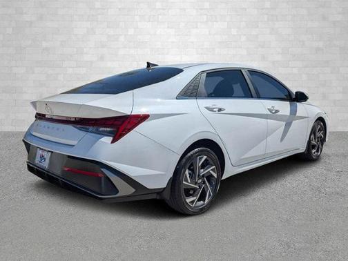 2025 Hyundai ELANTRA SEL