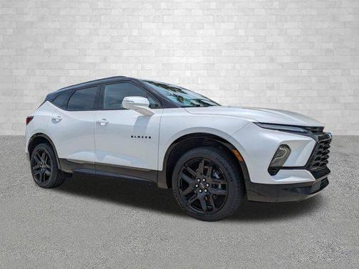 Iridescent Pearl Tricoat 2024 Chevrolet Blazer RS