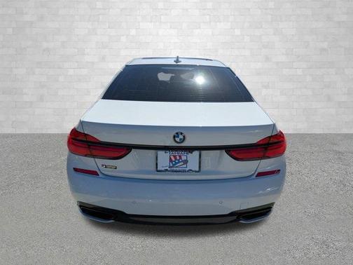 2019 BMW 740 740i