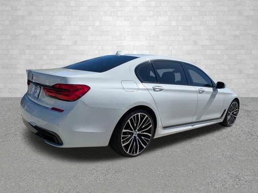 2019 BMW 740 740i