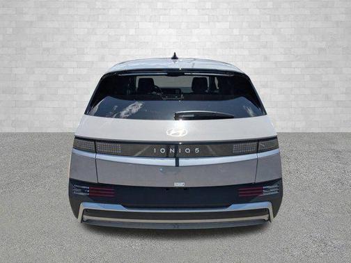 2025 Hyundai IONIQ 5 SE
