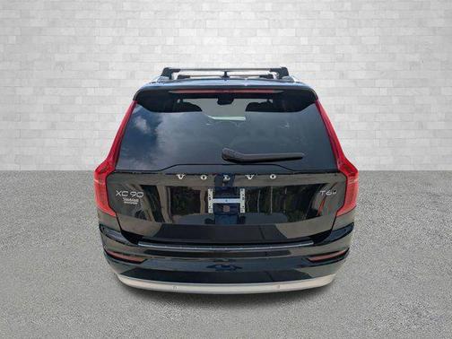 Onyx Black Metallic 2022 Volvo XC90 T6 Momentum