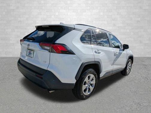 2020 Toyota RAV4 LE