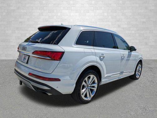 2025 Audi Q7 45 Premium Plus