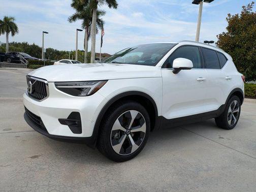 Crystal White Pearl 2025 Volvo XC40 B5 Plus Bright Theme