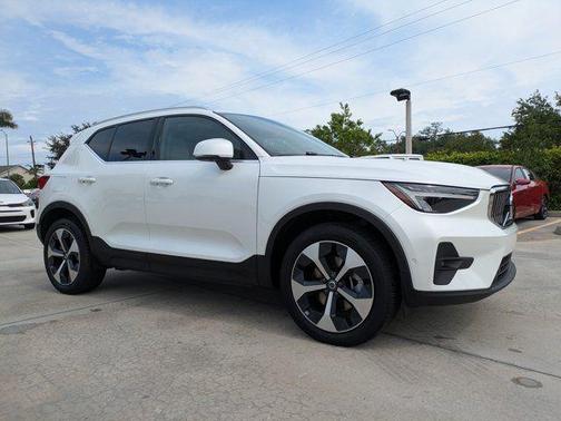 Crystal White Pearl 2025 Volvo XC40 B5 Plus Bright Theme