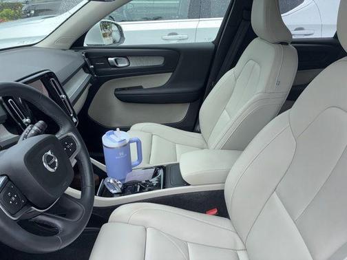 Crystal White Pearl 2025 Volvo XC40 B5 Plus Bright Theme