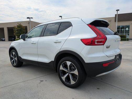 Crystal White Pearl 2025 Volvo XC40 B5 Plus Bright Theme