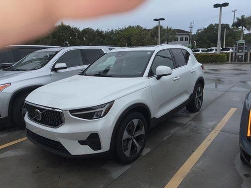 Crystal White Pearl 2025 Volvo XC40 B5 Plus Bright Theme