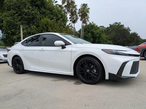 Ice Cap 2025 Toyota Camry SE