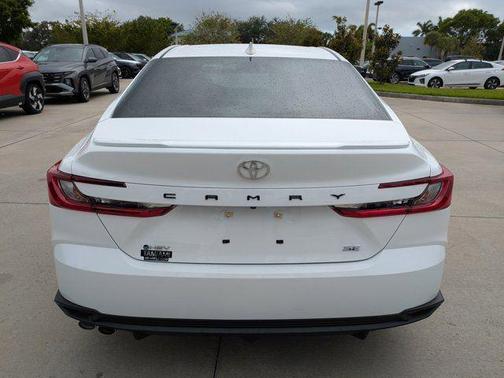 Ice Cap 2025 Toyota Camry SE