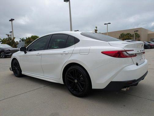 Ice Cap 2025 Toyota Camry SE