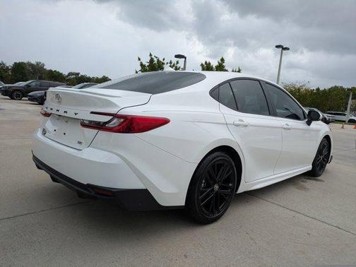 Ice Cap 2025 Toyota Camry SE