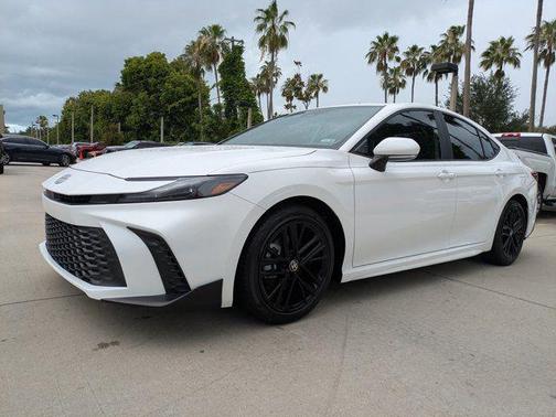 Ice Cap 2025 Toyota Camry SE