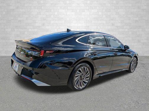 2024 Hyundai SONATA Hybrid SE