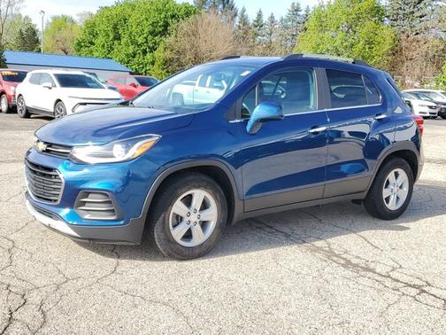 Pacific Blue Metallic 2020 Chevrolet Trax LT
