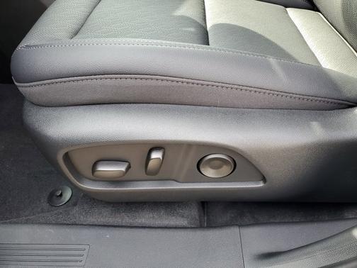 Sterling Gray Metallic 2026 Chevrolet Equinox FWD LT
