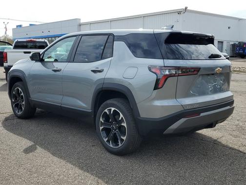 Sterling Gray Metallic 2026 Chevrolet Equinox FWD LT