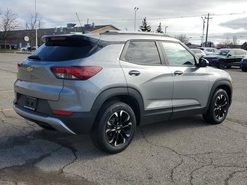 Sterling Gray Metallic 2023 Chevrolet Trailblazer LT