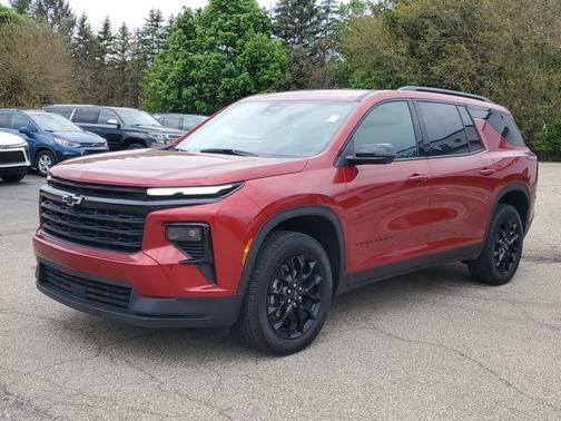 Radiant Red Tintcoat 2025 Chevrolet Traverse AWD LT
