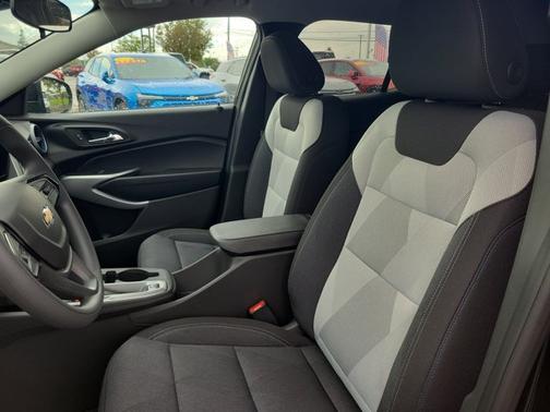 Mosaic Black Metallic 2026 Chevrolet Trax LS
