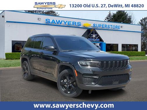 Diamond Black Crystal Pearlcoat 2022 Jeep Grand Cherokee Altitude