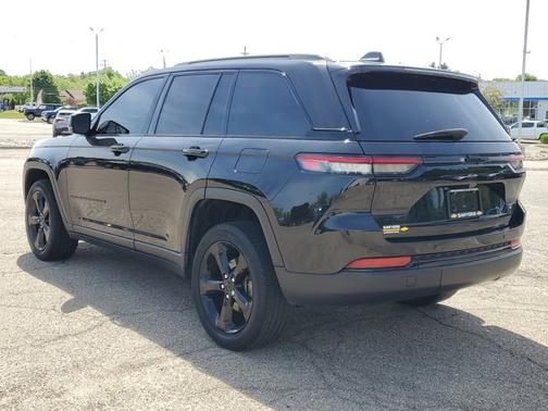 Diamond Black Crystal Pearlcoat 2022 Jeep Grand Cherokee Altitude