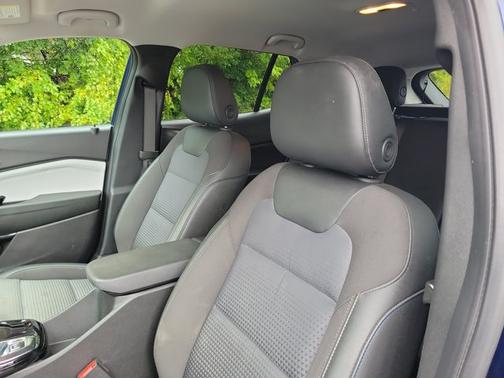 Blue Glow Metallic 2024 Chevrolet Trax LT