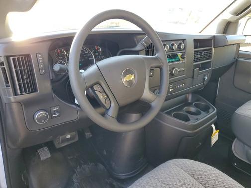 2025 Chevrolet Express 2500 WT