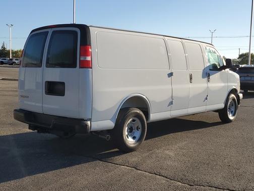 2025 Chevrolet Express 2500 WT