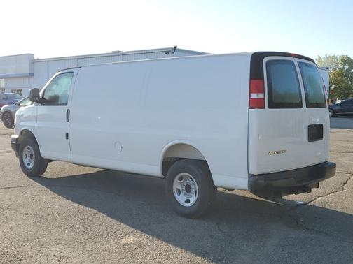 2025 Chevrolet Express 2500 WT
