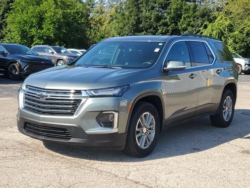 Silver Sage Metallic 2023 Chevrolet Traverse LT Cloth