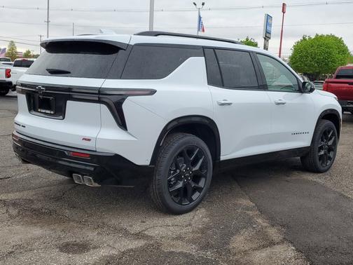 Polar White Tricoat 2026 Chevrolet Traverse AWD RS