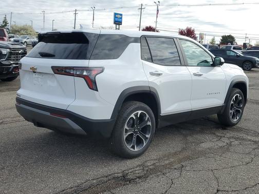Summit White 2026 Chevrolet Equinox FWD LT
