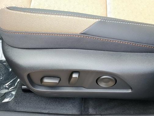 Radiant Red Tintcoat 2026 Chevrolet Equinox FWD ACTIV