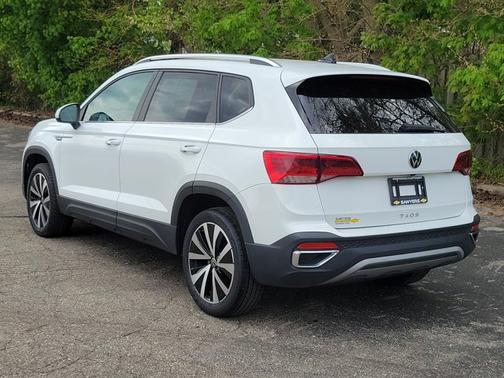 White 2024 Volkswagen Taos SE