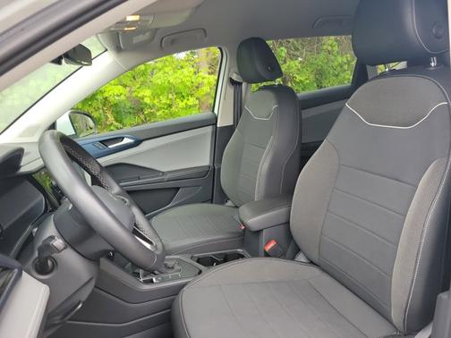 White 2024 Volkswagen Taos SE