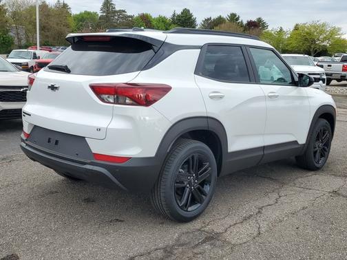 Summit White 2026 Chevrolet Trailblazer LT