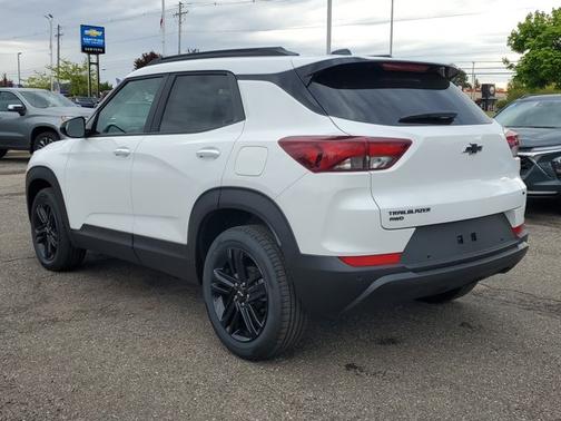Summit White 2026 Chevrolet Trailblazer LT