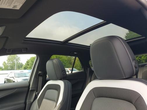 Summit White 2024 Chevrolet Blazer EV eAWD LT