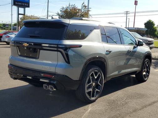 Sterling Gray Metallic 2026 Chevrolet Traverse FWD High Country