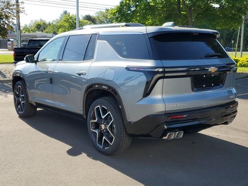Sterling Gray Metallic 2026 Chevrolet Traverse FWD High Country