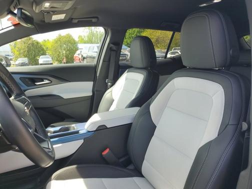 Summit White 2025 Chevrolet Equinox EV LT2 w/PDE
